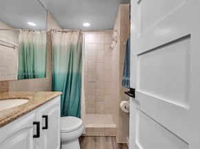 9340 Lagoon Pl 303, Davie FL 33324