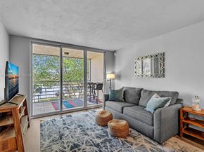 9340 Lagoon Pl 303, Davie FL 33324