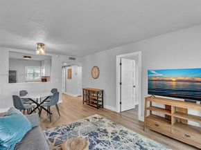 9340 Lagoon Pl 303, Davie FL 33324