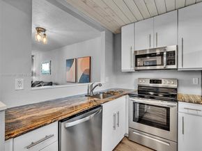 9340 Lagoon Pl 303, Davie FL 33324