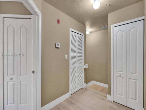 100 Jacaranda Country Club Dr 203, Plantation FL 33324