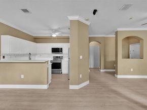 100 Jacaranda Country Club Dr 203, Plantation FL 33324