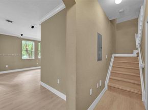 100 Jacaranda Country Club Dr 203, Plantation FL 33324