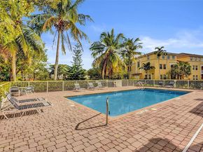 100 Jacaranda Country Club Dr 203, Plantation FL 33324