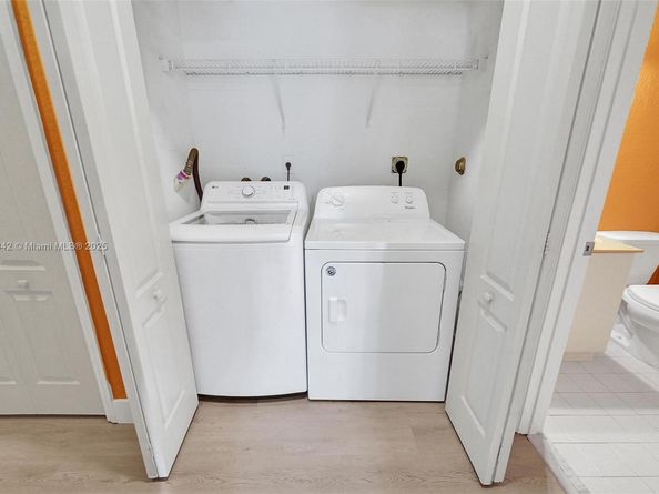 100 Jacaranda Country Club Dr 203, Plantation FL 33324