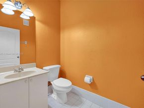 100 Jacaranda Country Club Dr 203, Plantation FL 33324