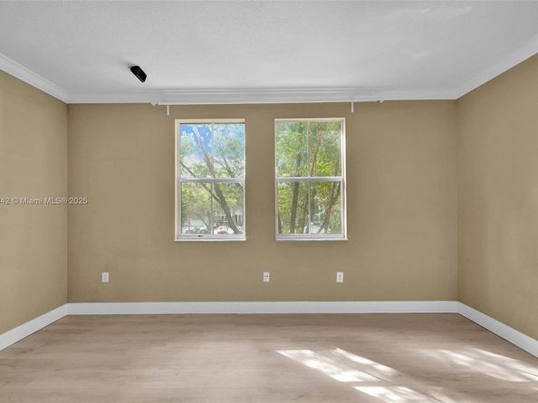 100 Jacaranda Country Club Dr 203, Plantation FL 33324