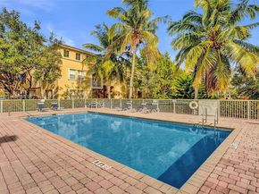 100 Jacaranda Country Club Dr 203, Plantation FL 33324