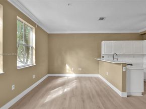 100 Jacaranda Country Club Dr 203, Plantation FL 33324