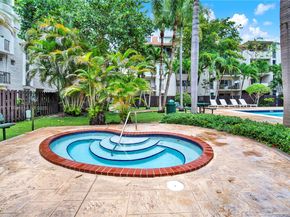 6886 N Kendall Dr D102, Pinecrest FL 33156