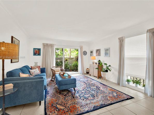 6886 N Kendall Dr D102, Pinecrest FL 33156