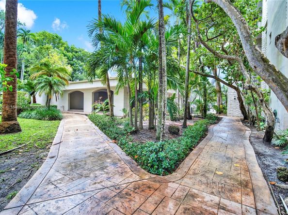 6886 N Kendall Dr D102, Pinecrest FL 33156