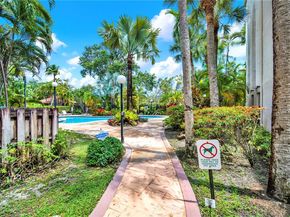 6886 N Kendall Dr D102, Pinecrest FL 33156