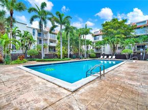 6886 N Kendall Dr D102, Pinecrest FL 33156