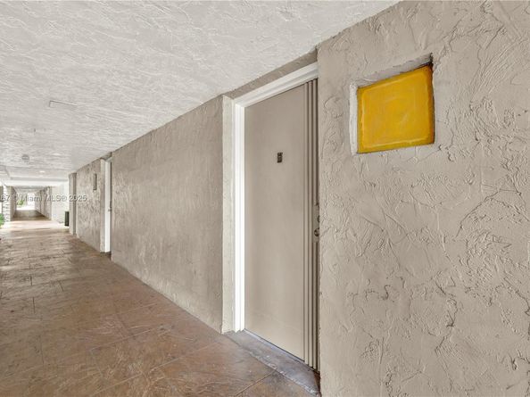 6886 N Kendall Dr D102, Pinecrest FL 33156