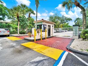 6886 N Kendall Dr D102, Pinecrest FL 33156