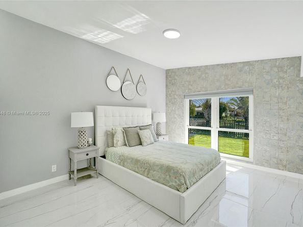 2201 SE 19th St, Fort Lauderdale FL 33316