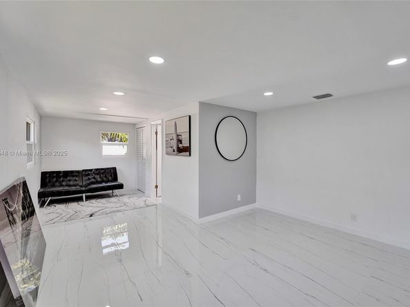 2201 SE 19th St, Fort Lauderdale FL 33316