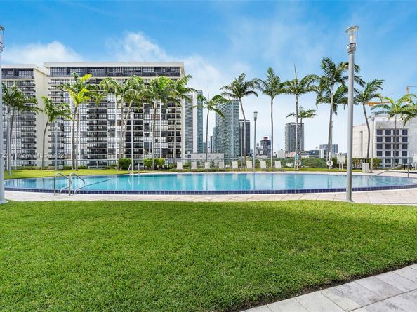 601 NE 36th St 1103, Miami FL 33137