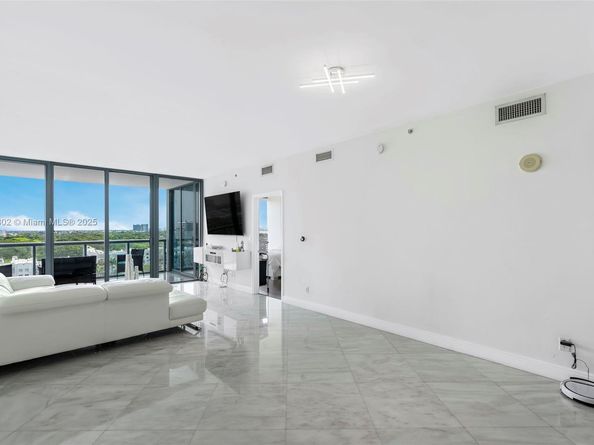 601 NE 36th St 1103, Miami FL 33137