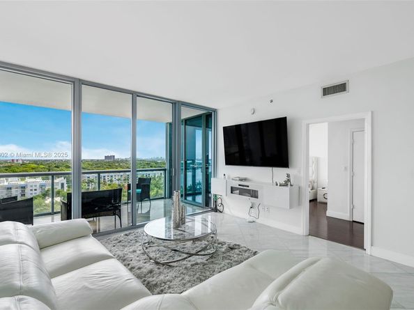 601 NE 36th St 1103, Miami FL 33137