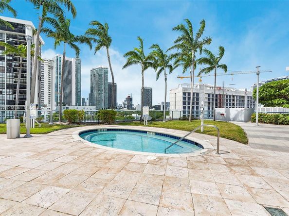 601 NE 36th St 1103, Miami FL 33137