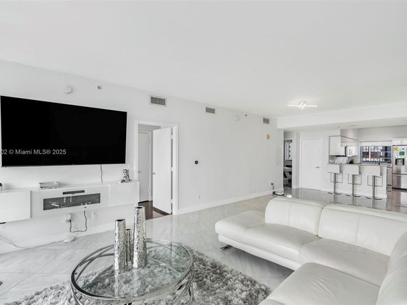 601 NE 36th St 1103, Miami FL 33137