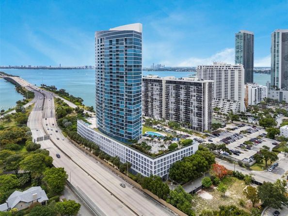601 NE 36th St 1103, Miami FL 33137