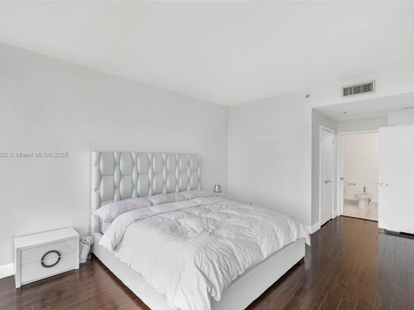 601 NE 36th St 1103, Miami FL 33137