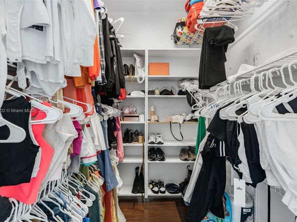 601 NE 36th St 1103, Miami FL 33137