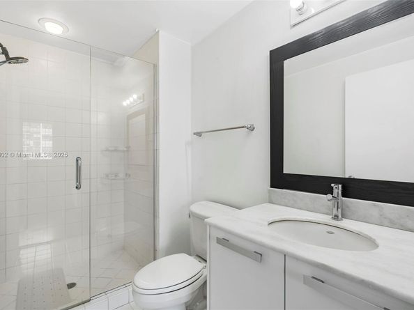 601 NE 36th St 1103, Miami FL 33137