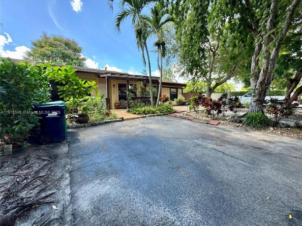 13527 SW 101st Ln, Miami FL 33186
