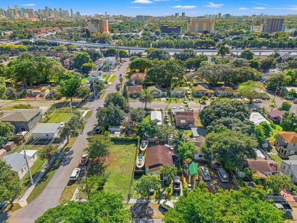 1304 NW 43rd St, Miami FL 33142