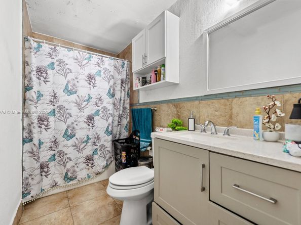 1304 NW 43rd St, Miami FL 33142