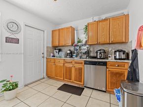 1304 NW 43rd St, Miami FL 33142