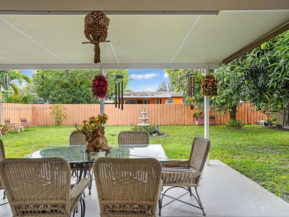 881 NW 177th Ter, Miami Gardens FL 33169