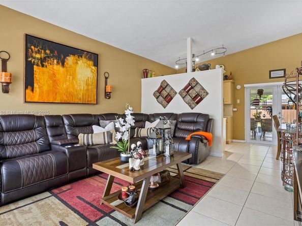 881 NW 177th Ter, Miami Gardens FL 33169