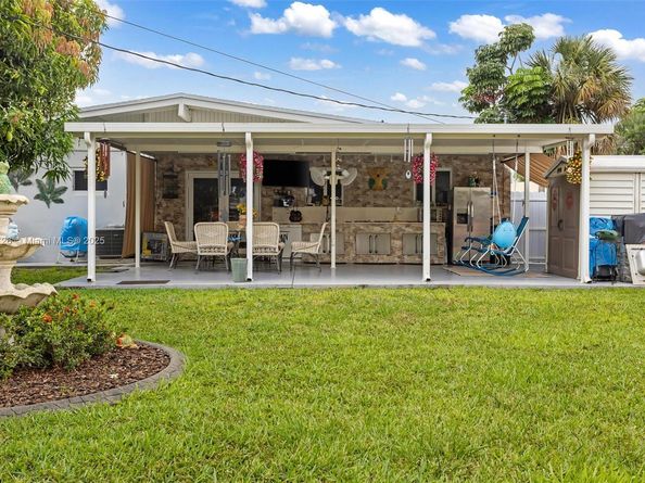 881 NW 177th Ter, Miami Gardens FL 33169