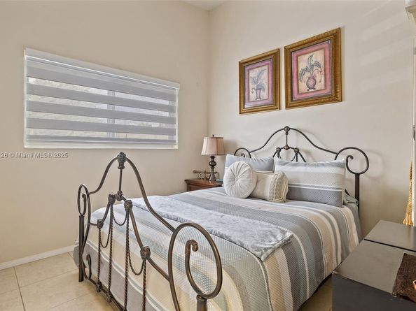 881 NW 177th Ter, Miami Gardens FL 33169