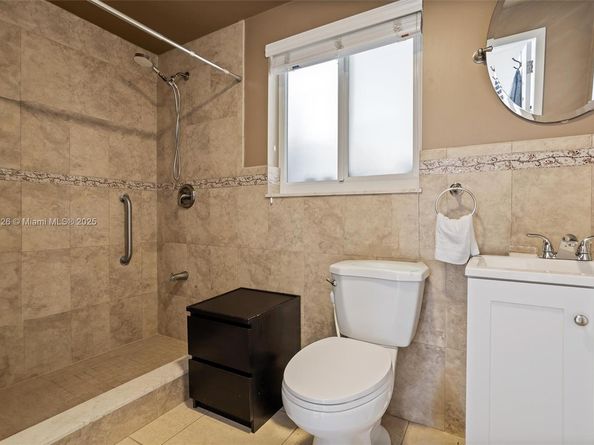 881 NW 177th Ter, Miami Gardens FL 33169