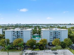 10000 W Bay Harbor Dr 303, Bay Harbor Islands FL 33154