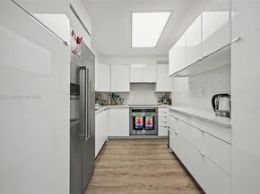 10000 W Bay Harbor Dr 303, Bay Harbor Islands FL 33154