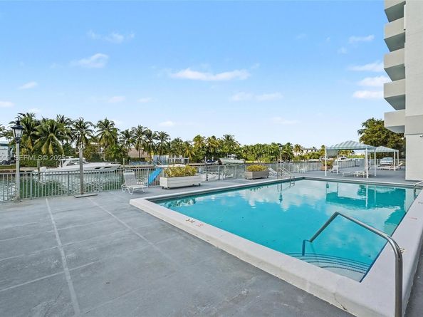 10000 W Bay Harbor Dr 303, Bay Harbor Islands FL 33154