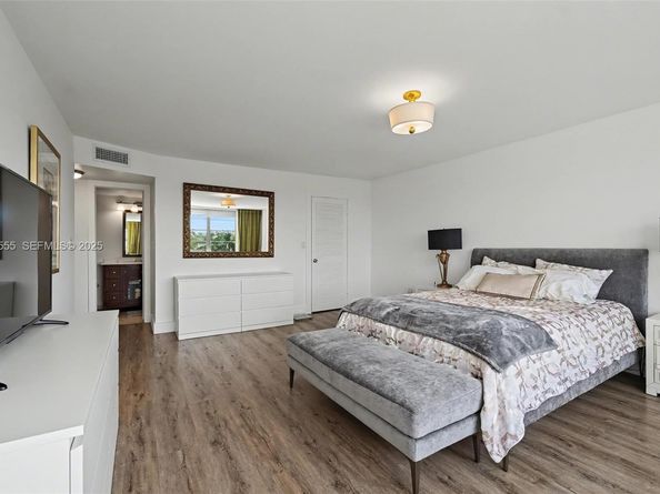 10000 W Bay Harbor Dr 303, Bay Harbor Islands FL 33154