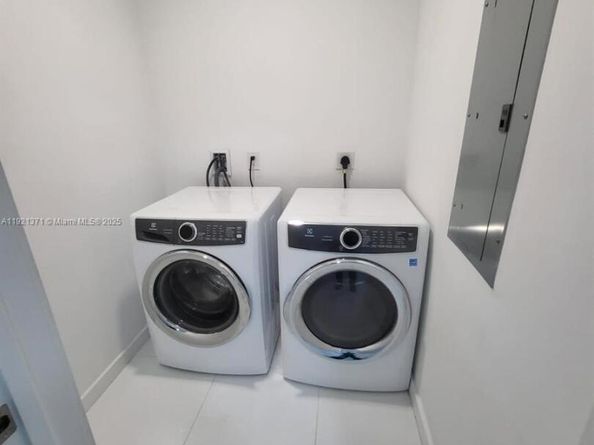 851 NE 1st Ave 2008, Miami FL 33132