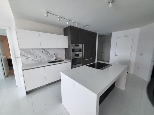 851 NE 1st Ave 2008, Miami FL 33132