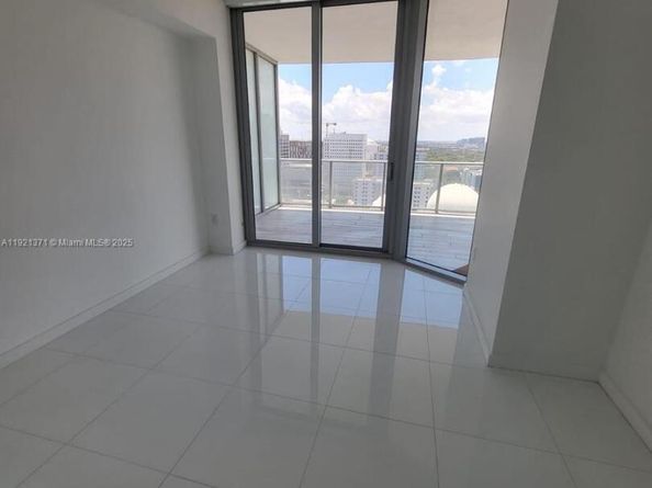 851 NE 1st Ave 2008, Miami FL 33132