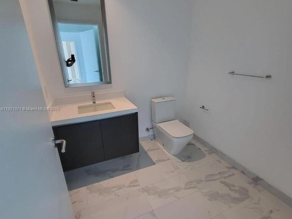 851 NE 1st Ave 2008, Miami FL 33132