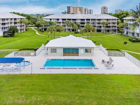 2441 S Village Blvd 402, West Palm Beach FL 33409