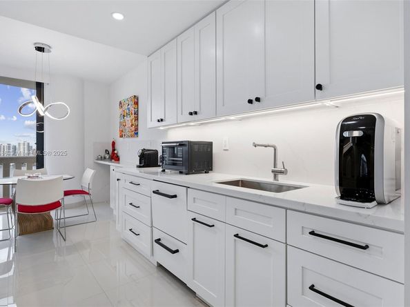 3000 Island Blvd 2404, Aventura FL 33160